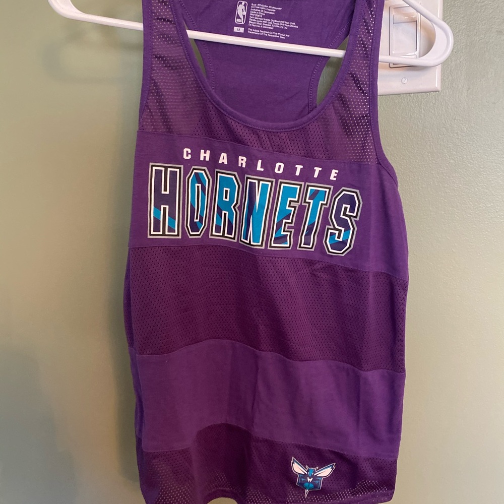 4/$10✨ NBA hornets tank top
